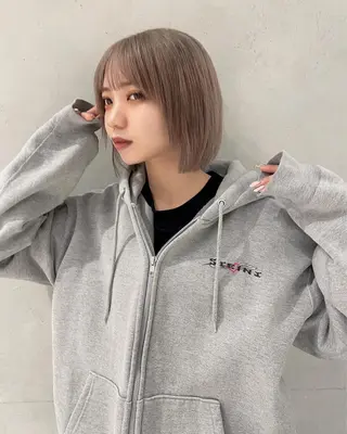 ショート カラー ヘアアレンジ 耳つぼ屋さん ‎🤍りりのヘアスタイル