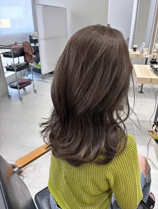 カラー SOYON 栄店所属・信山 怜生のヘアスタイル