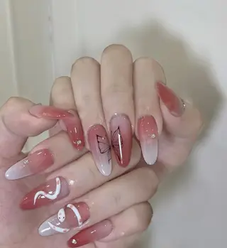 ネイル pink ladyサロン所属・べ にのネイルデザイン