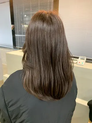 ミディアム ニシタニ コハルのヘアスタイル