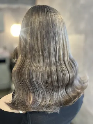 ロング カラー 🩶mana🩶艶髪 /カラーオンカラーのヘアスタイル