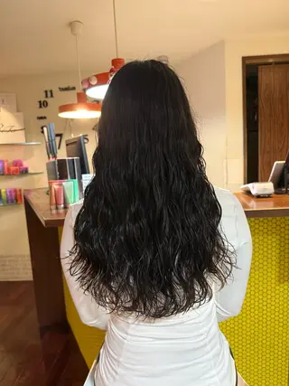 ロング パーマ yossy/髪質改善 /ダブルカラーのヘアスタイル