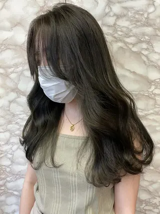 セミロング カラー YEAU　PLUS所属・極上の艶髪 RINAのヘアスタイル