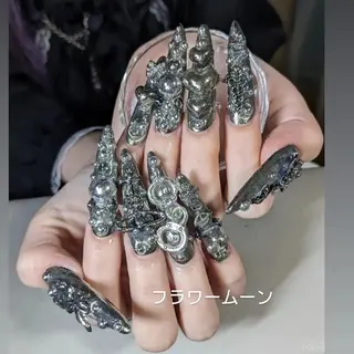 ネイル フラワー ムーンのネイルデザイン