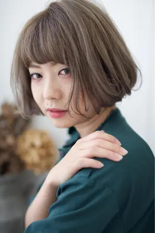 ミディアム カラー fio マナミのヘアスタイル