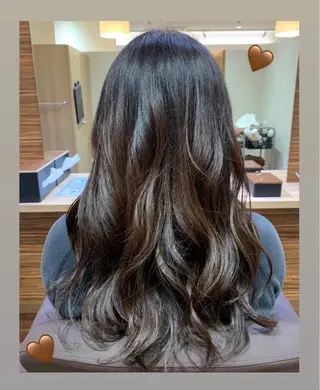ロング カラー 飯塚 優希のヘアスタイル