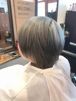 ショート カラー 小森谷 亮太のヘアスタイル