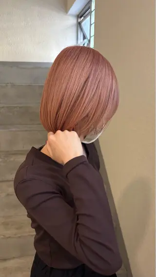 ショート カラー siki所属・ｍｏｍｏ/ ハイトーン/ベージュのヘアスタイル
