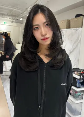 セミロング NIKA所属・レイヤーカット🤍 seriraのヘアスタイル