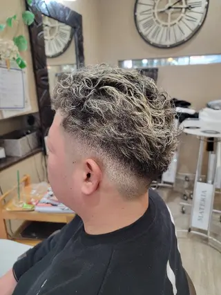 カラー 山田 周のヘアスタイル