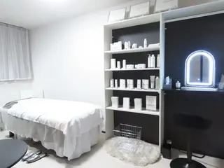 ele"ハーブ ピーリング 専門店のエステ・リラクイメージ