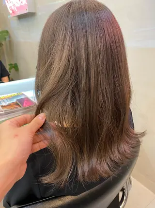 セミロング カラー 岡野 静華のヘアスタイル
