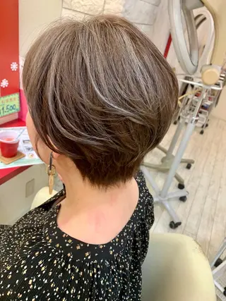 ショート カラー ヘアアレンジ 今村公介 ブリーチ特化、派手髪のヘアスタイル