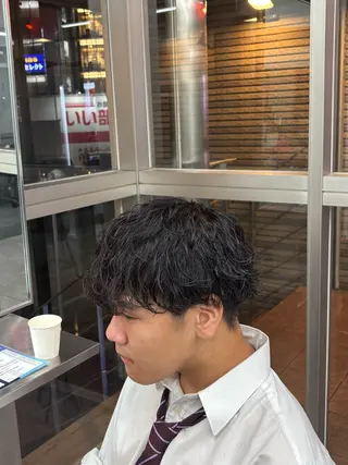 パーマ メンズハイトーン 北斗💍レイヤーのヘアスタイル