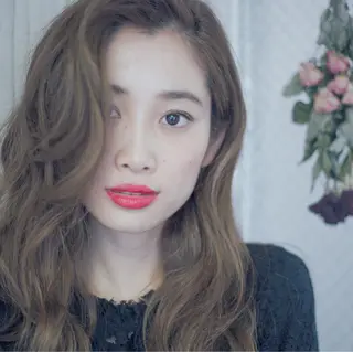 ロング カラー パーマ ヘアアレンジ 推し活専用 【派手髪】飯野ゆかりのヘアスタイル