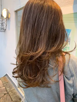 セミロング カラー 平 ちひろのヘアスタイル