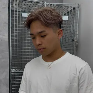 カラー メンズ メンズハイライト ／メンズミルクティーのヘアスタイル