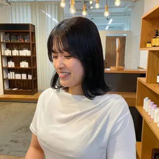 ミディアム mina / 透明感ベージュカラーのヘアスタイル