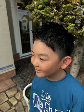 メンズ キッズ 𝒇𝒍𝒂𝒕/ 𝐇𝐈𝐍𝐀のヘアスタイル