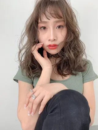 セミロング AKANE 【zina新宿】のヘアスタイル