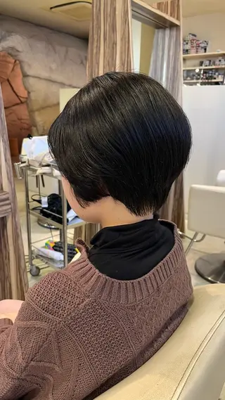 ショート レイヤーカット/ 艶カラー/YUKAのヘアスタイル