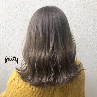 ミディアム カラー feery所属・中司 莉菜のヘアスタイル