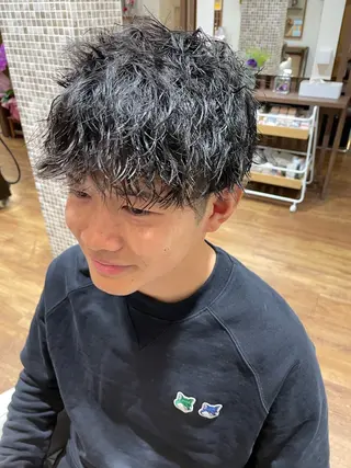 ショート パーマ メンズ 絹村 健人のヘアスタイル