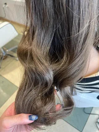 ロング カラー ベージュカラー⌇﻿ くびれヘア.𐙚心音のヘアスタイル