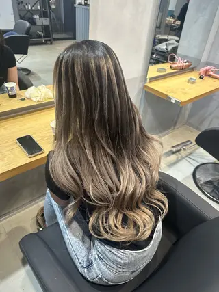 ロング カラー 💖ハイライト/ハイ トーン💖MIKIのヘアスタイル