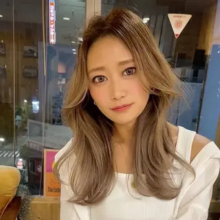 ミディアム 韓国レイヤー外国人風 透明感カラー髪質改善のヘアスタイル