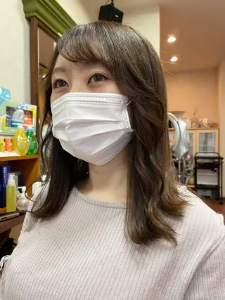 セミロング カラー Vyuha ビューハのヘアスタイル