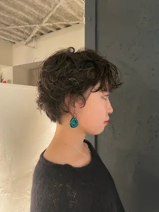 ショート パーマ 井上 飛鳥のヘアスタイル