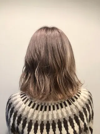 ミディアム カラー 岩谷 愛依のヘアスタイル