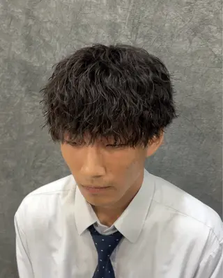 カラー パーマ メンズ RACCOON.TOKYO 渋谷店所属・メンズカット🐺 パーマ特化🔥舜のヘアスタイル