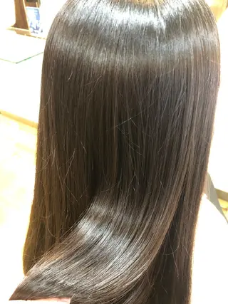 ロング 根岸 真奈美のヘアスタイル