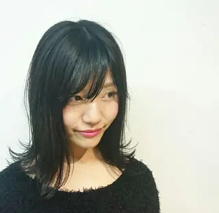 セミロング カラー 透明感ハイライト◎ 伊藤夏海のヘアスタイル