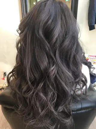 ロング カラー 鶴見 和美のヘアスタイル