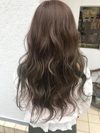 ロング やなせ まりのヘアスタイル