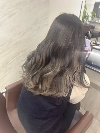 ミディアム カラー Roi ofGiseLのヘアスタイル