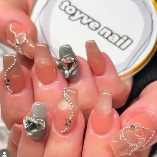ネイル toyvenail 🖤enaのネイルデザイン