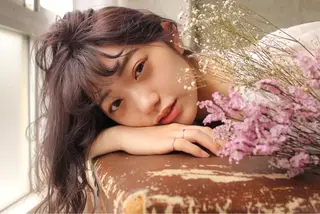 ロング 岡村 玲奈のヘアスタイル