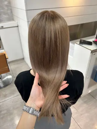 カラー ハイトーンカラー✨ 慶田玲和のヘアスタイル