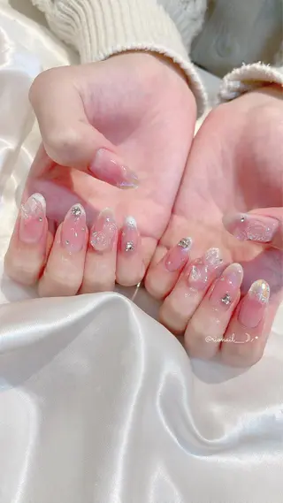 ネイル 𝘙𝘪𝘰𝘯𝘢 ...🕯🤍のネイルデザイン