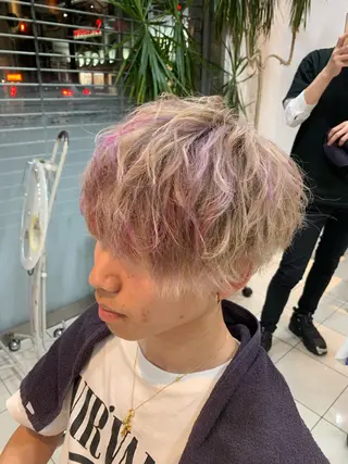 ショート カラー メンズ 白髪ぼかしハイライト 柳川拓哉のヘアスタイル