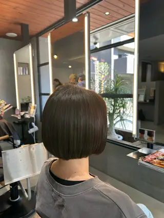 ショート カラー 艶カラー／ベージュ/ ショート/安岡哲兵のヘアスタイル