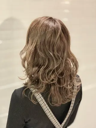 ミディアム hoNua. 栄/透明感カラーのヘアスタイル