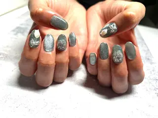 ミディアム 渋谷　Laugh 8301のネイルデザイン