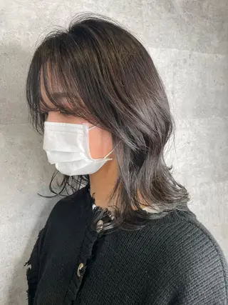 ミディアム ＿WHITE鳳店 アンダーバーホワイトのヘアスタイル