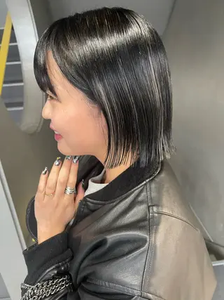 ショート カラー pole/apartment所属・💓パーマ，💗 レイヤーカットのヘアスタイル