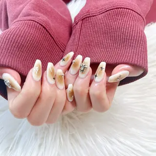 ネイル 根津 綾子のネイルデザイン